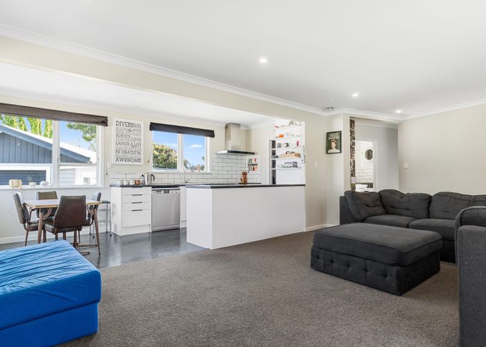  at 4 Sequoia Place, Maoribank, Upper Hutt, Wellington