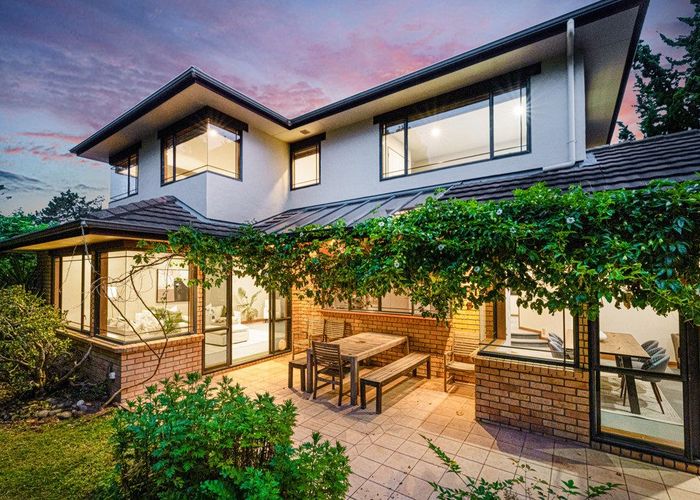  at 8 Greenwoods Close, Titirangi, Auckland