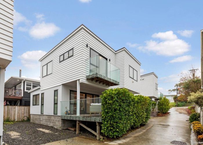  at 15B Bond Crescent, Forrest Hill, Auckland