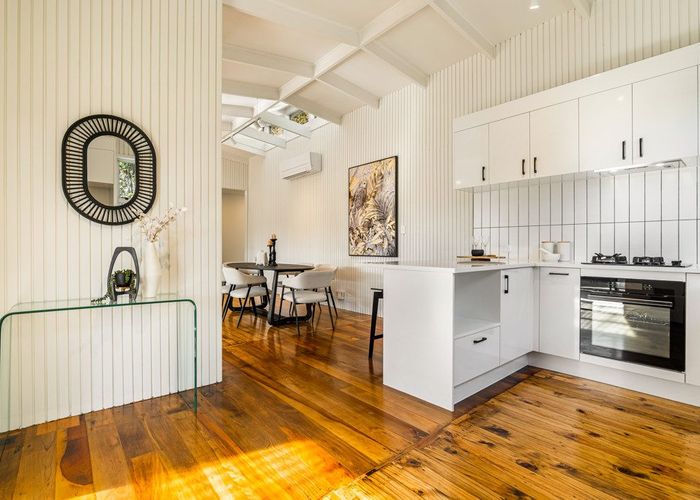  at 2/1c Bank Street, Hillcrest, North Shore City, Auckland