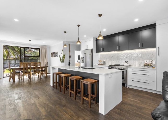  at 14 Bronte Place, Leamington, Cambridge