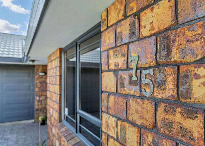  at 75 Kentwood Drive, Woodridge, Wellington, Wellington