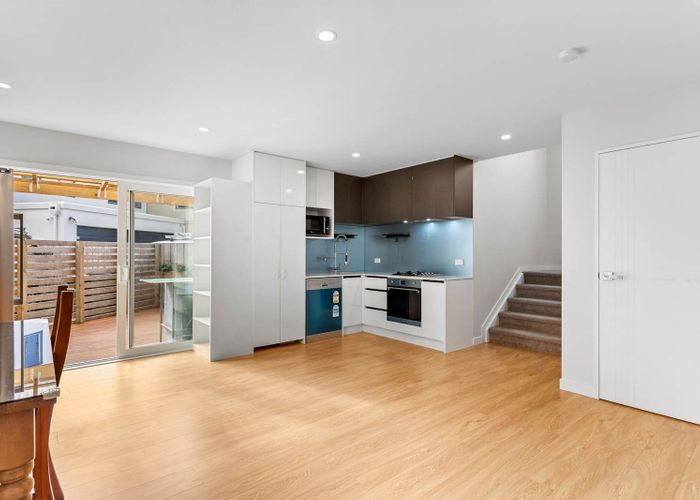  at 8 Seaside Place, Pakuranga, Manukau City, Auckland