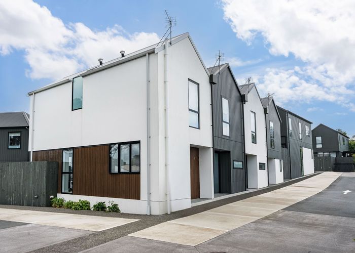  at 5/6 Oswald Crescent, Paparangi, Wellington, Wellington