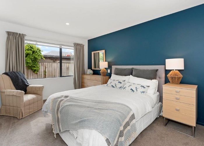  at 4/129 Aikmans Road, Merivale, Christchurch City, Canterbury