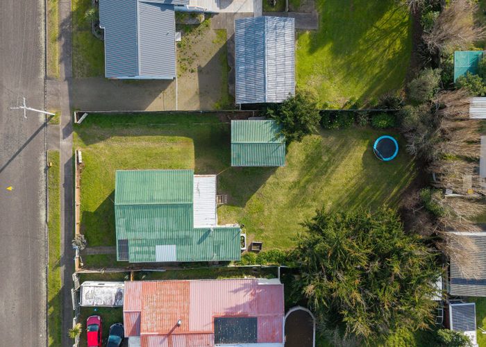  at 9 Hennessy Street East, Foxton Beach, Horowhenua, Manawatu / Whanganui