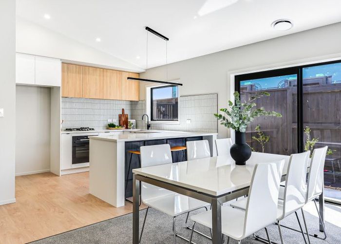  at 10 Halley Drive, CHARTWELL, HAMILTON