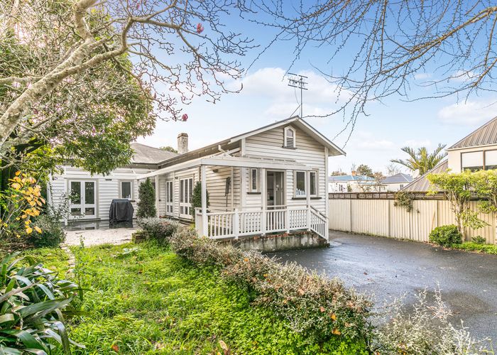  at 6 Lillington Road, Remuera, Auckland