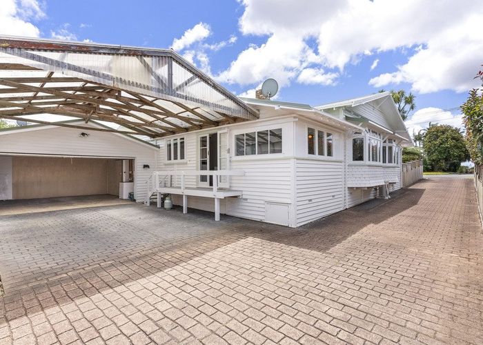  at 27 Horotutu Road, Greenlane, Auckland City, Auckland