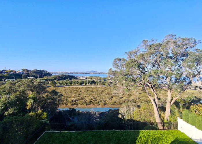  at 17 Waimana Avenue, Northcote Point, North Shore City, Auckland