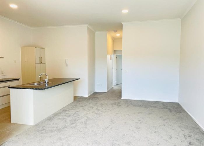  at 18/11 Carlos Drive, Flat Bush, Manukau City, Auckland