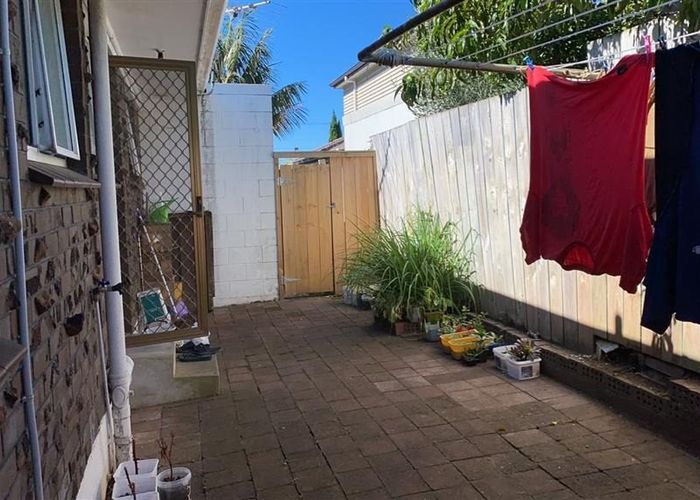  at 2/49A Landon Avenue, Mangere East, Manukau City, Auckland
