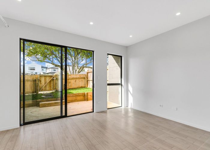  at 2/22 Fitzgerald Road, Mount Wellington, Auckland City, Auckland