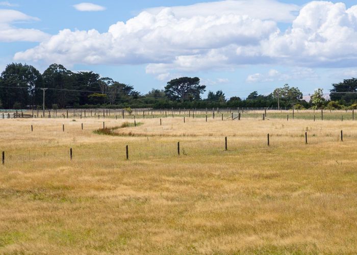  at 82 Western Lake Road, Western Lake, Featherston