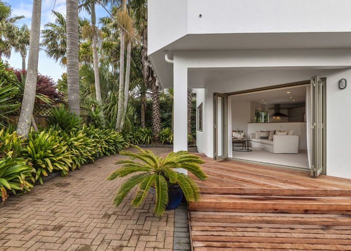  at 2/321 Lake Road, Hauraki, Auckland