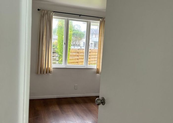  at 49 Lauderdale Road, Birkdale, North Shore City, Auckland
