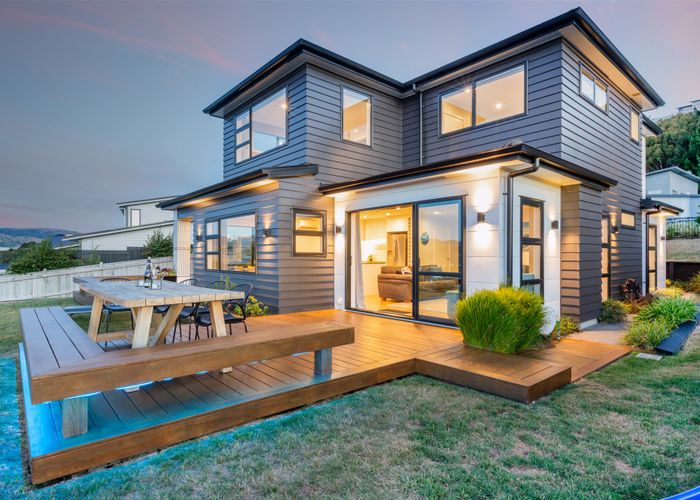  at 20 Pacific View, Whitby, Porirua