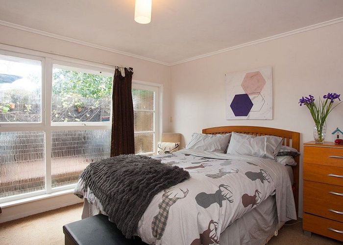  at 2/38 Kingsview Rd, Mount Eden, Auckland City, Auckland