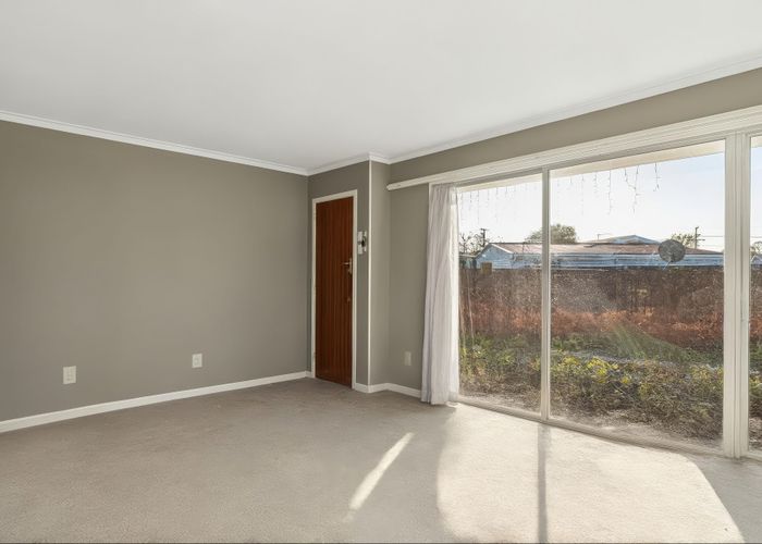  at 4 Splitt Avenue, Glenview, Hamilton