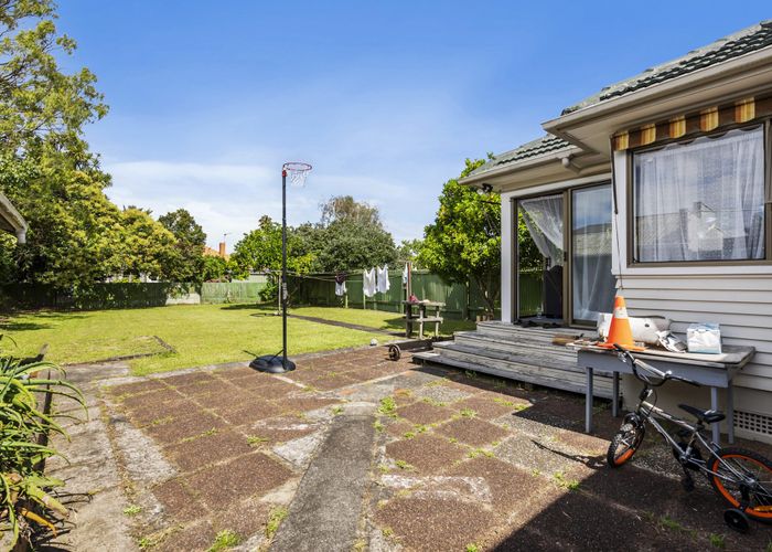  at 44 Tamatea Avenue, Point England, Auckland