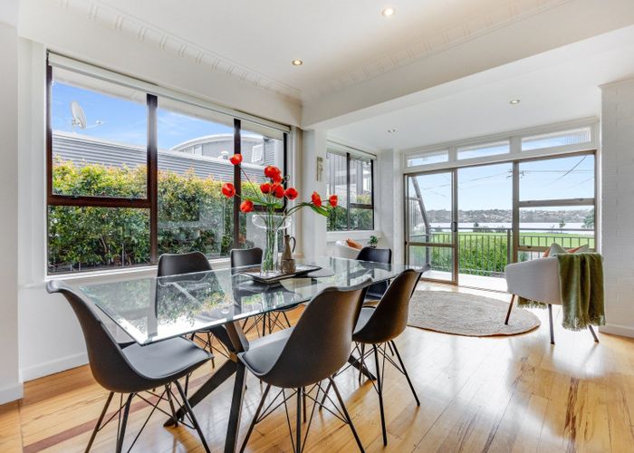  at 65 Kiwi Esplanade, Mangere Bridge, Manukau City, Auckland