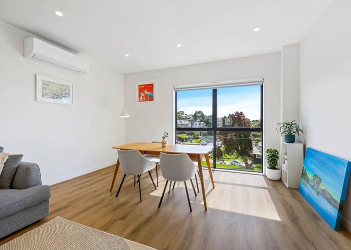  at 17E Hogans Road, Glenfield, North Shore City, Auckland
