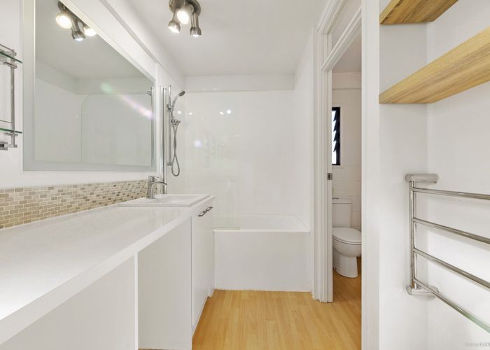  at 3/59 Norwood Road, Bayswater, Auckland