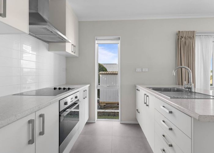  at 186a Chivalry Road, Glenfield, North Shore City, Auckland