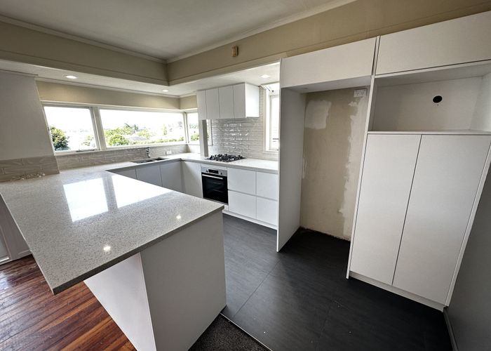  at 93 Sylvan Avenue, Northcote, Auckland