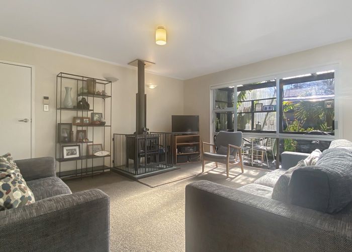  at 2/24 Amberley Avenue, Te Atatu South, Waitakere City, Auckland