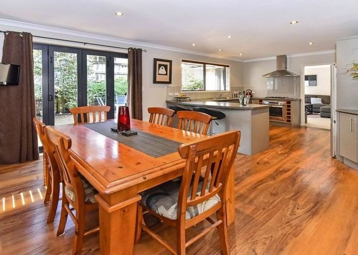  at 4 Nita Place, The Gardens, Auckland