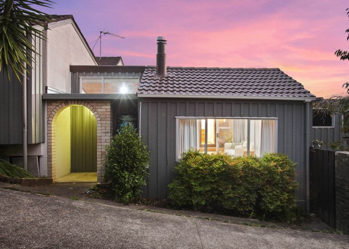  at 2/21 Howard Road, Northcote, North Shore City, Auckland