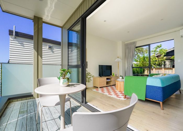  at 2/26 Long Bay Drive, Torbay, North Shore City, Auckland