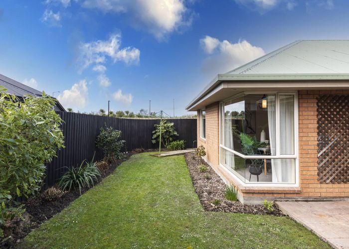  at 1/131 Prestons Road, Redwood, Christchurch