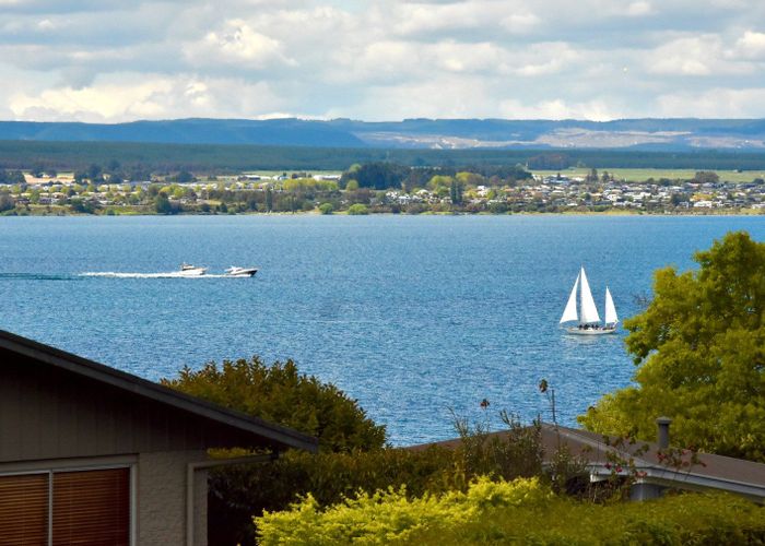  at 2/12 Isobel Street, Acacia Bay, Taupo, Waikato