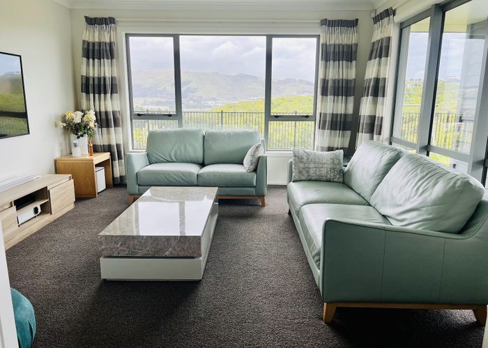 at 32 Sumner Terrace, Aotea, Porirua