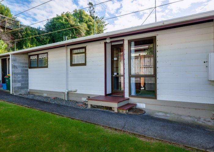  at 2/14 Ambury Place, Merrilands, New Plymouth