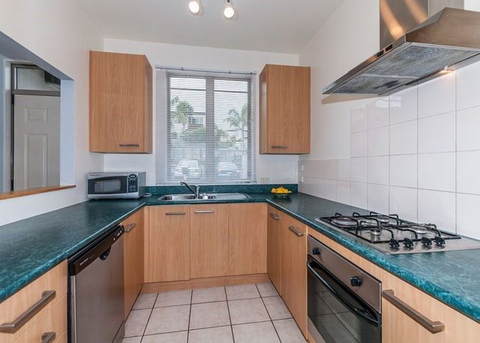  at 3/36 Fields Parade, Oteha, Auckland