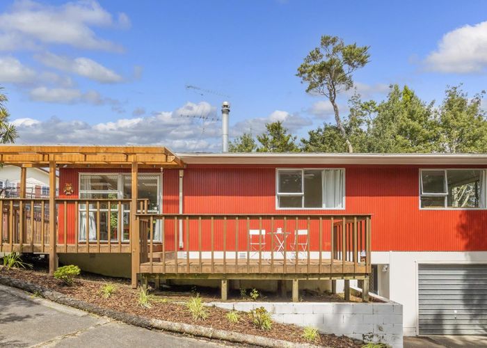  at 31 Hiwihau Place, Glenfield, Auckland