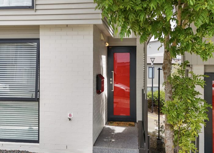  at 8/10 Silver Moon Road, Albany, North Shore City, Auckland