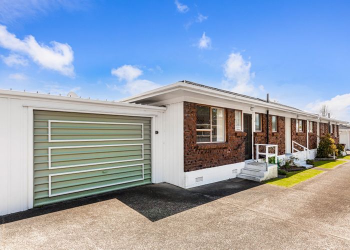  at 2/33 Swanson Road, Henderson, Auckland
