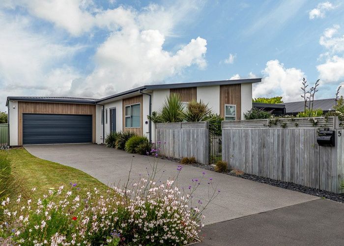  at 5 Kingsbridge West, Burwood, Christchurch