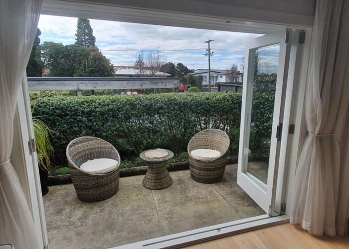  at 6 Yeovil Road, Te Atatu Peninsula, Waitakere City, Auckland