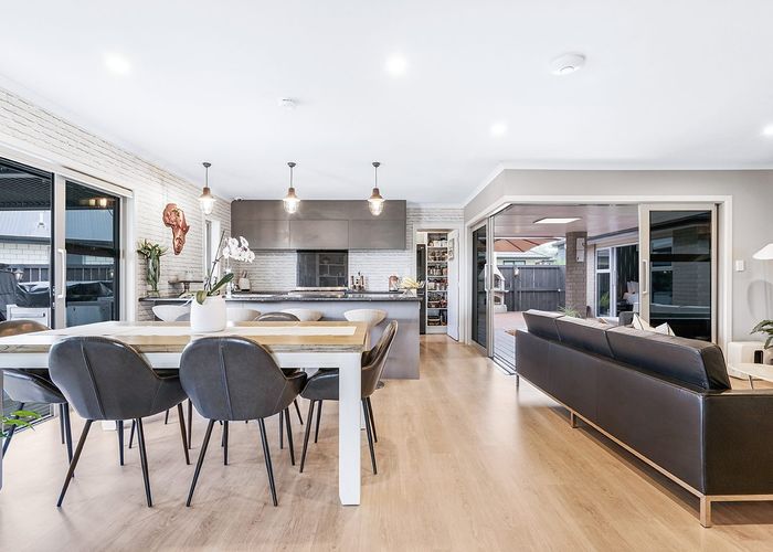  at 20 Teatree Close, Huntington, Hamilton
