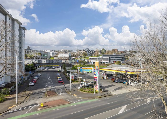 at 412/133 Beach Road, Auckland Central, Auckland