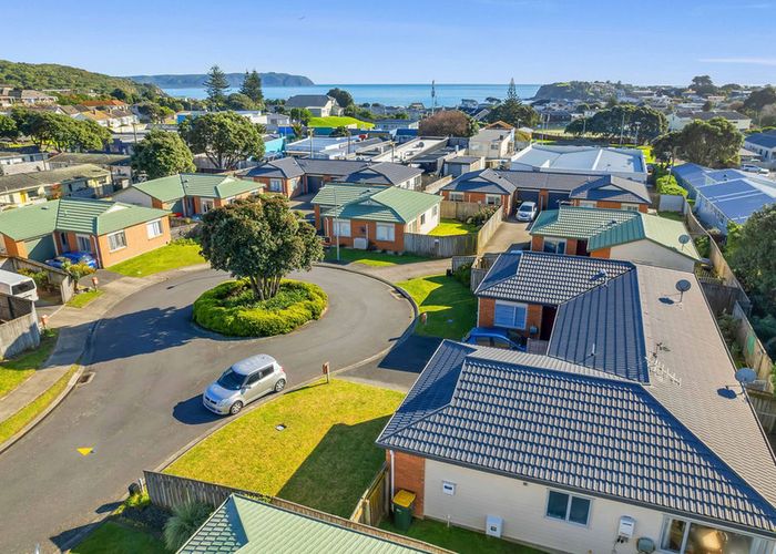  at 16 Pohutukawa Grove, Titahi Bay, Porirua