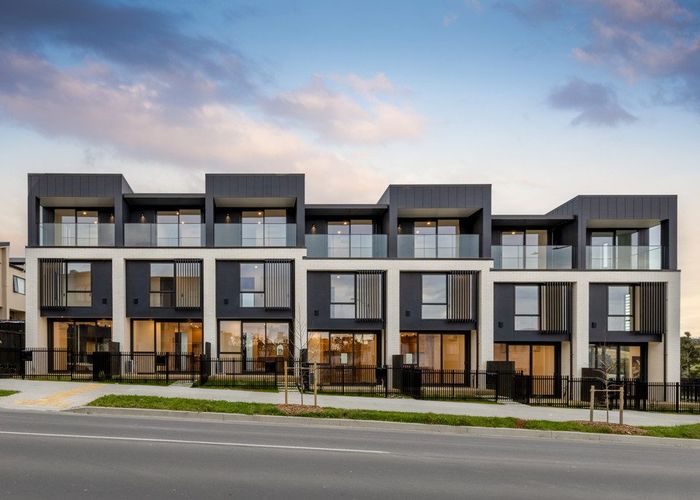  at 4/239 Flat Bush School Road, Flat Bush, Manukau City, Auckland
