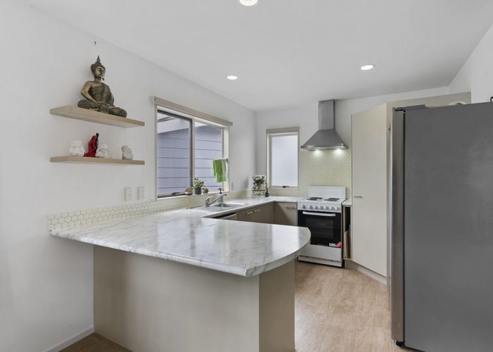  at 2/97 Taurus Crescent, Beach Haven, Auckland