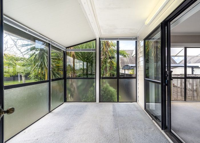 at 1/86 Aviemore Drive, Highland Park, Auckland