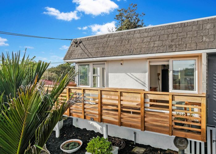  at 9 Rangeview Road, Sunnyvale, Waitakere City, Auckland